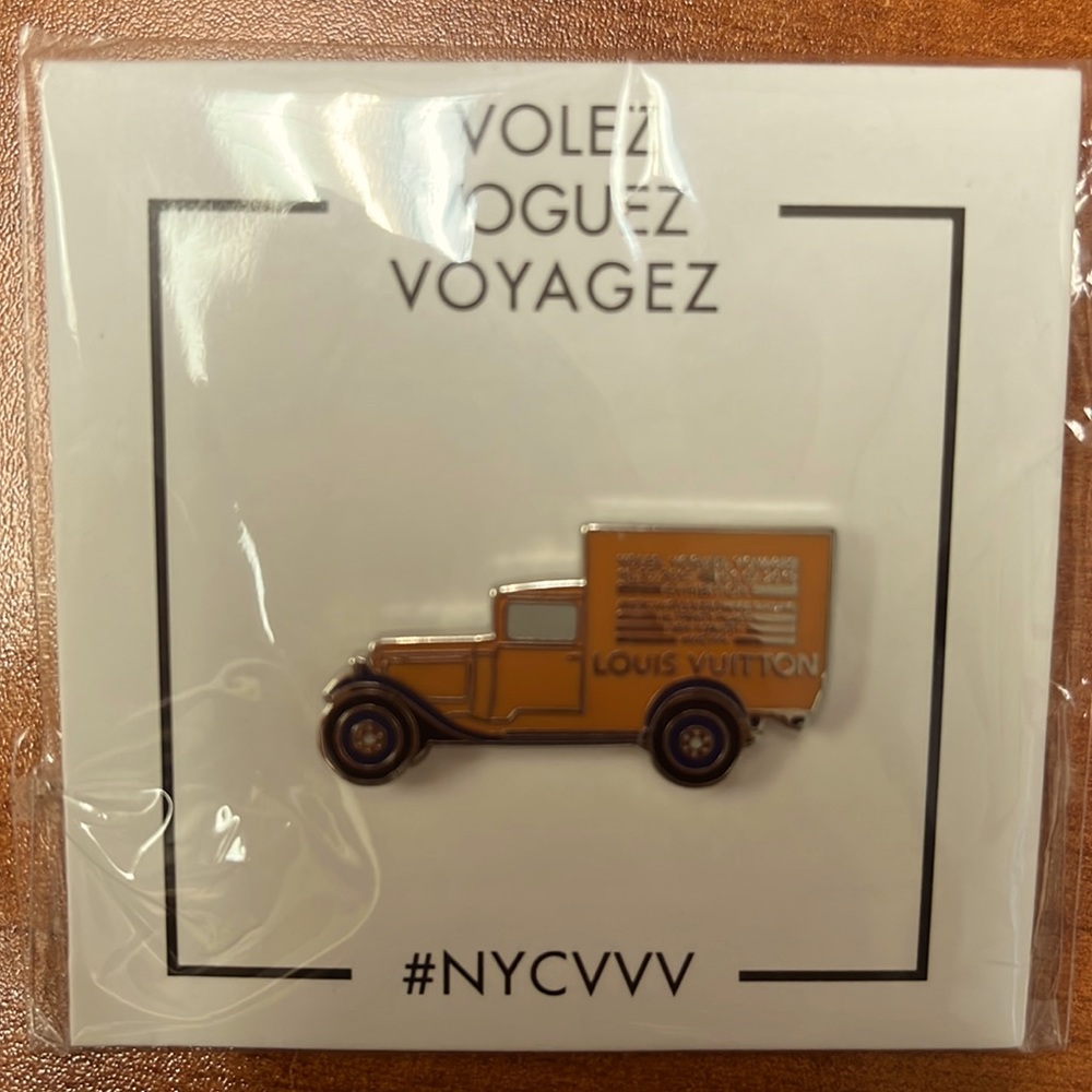 Louis Vuitton Pin from VVV